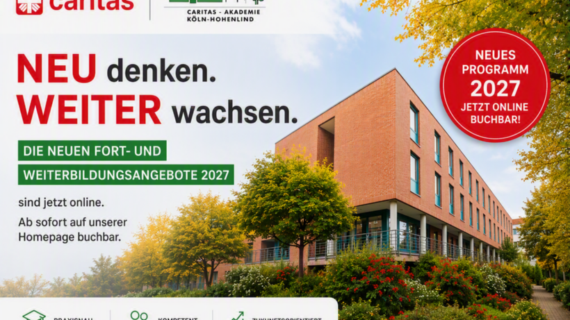 Aussenansicht der Akademie von links mit dem neuen Claim: NEU denken. WEITER wachsen. im Vordergrund